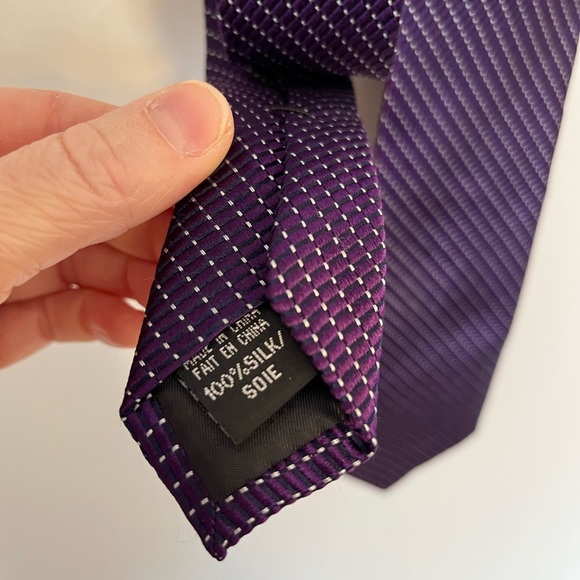 Arrow Purple Polka Dot Men's 100% silk Tie - Picture 4 of 5